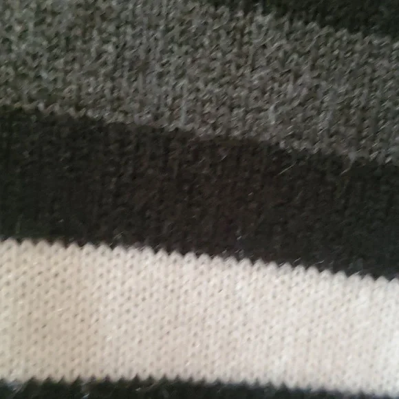U.S. Polo Assn. Sweater - Picture 7 of 9